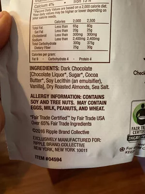 Liste des ingrédients du produit Almond with sea salt dark chocolate  