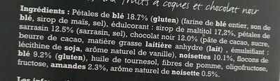 Liste des ingrédients du produit Barre de Céréales aux Noisettes, Amandes sur Talon de chocolat noir Kitchen Diet 