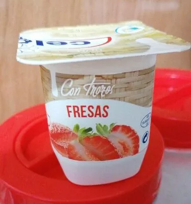 Yogur de fresa con trozos celgan , code 84145321